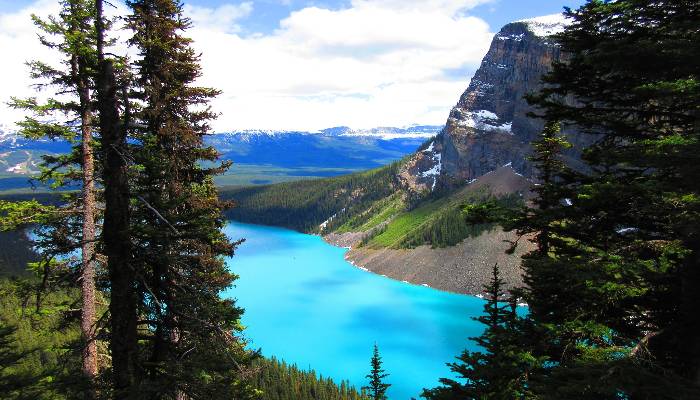 A photo of the turquoise Lake Louise, Alberta, Canada, the same colour as the throat chakra. Here are some tips on how to keep it open and healed.